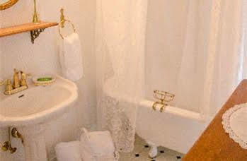 The Bed And Breakfast At Peace Hill Charles City Esterno foto